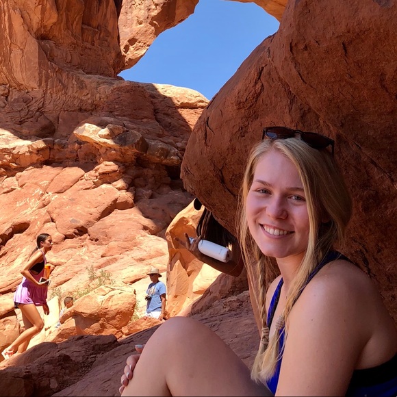 Meet your Posher, Danielle - Picture 1 of 1